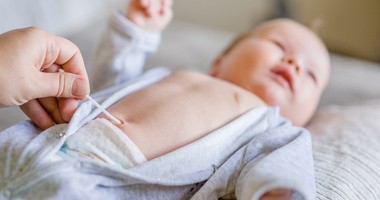 Pępek noworodka – jak dbać o kikut pępowinowy?
