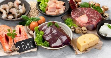 źródła witaminy B12 w pożywieniu, niedobór witaminy B12