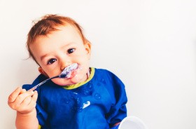 Rozszerzanie diety niemowlaka – kompletny poradnik