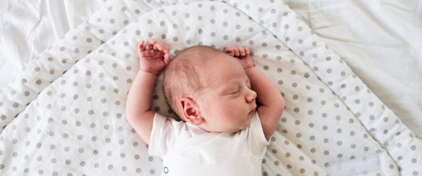 Poród przez cięcie cesarskie może wpływać na rozwój mózgu dziecka