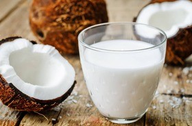 Mleko kokosowe – wartości odżywcze, właściwości, zastosowanie. Jak zrobić je w domu?