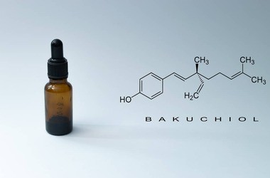 Bakuchiol – czym jest i jak działa? Dlaczego nazywa się go roślinnym retinolem?