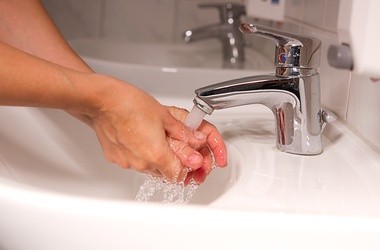 Dokładne mycie rąk powinno stać się naszym nawykiem