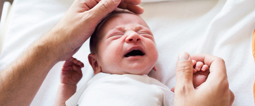 Kolka u niemowlaka – przyczyny, objawy, leczenie kolki niemowlęcej