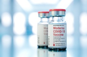 Szczepionka firmy Moderna przeciwko COVID-19 – czy działa tak samo, jak szczepionka Pfizera?