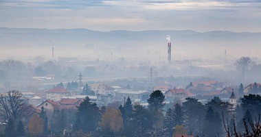 smog i zanieczszyczenia powietrza nad miastem