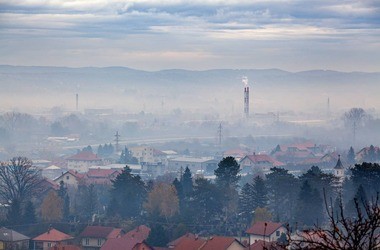 smog i zanieczszyczenia powietrza nad miastem
