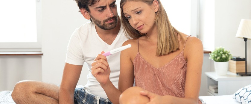 Para starająca się o dziecko. Negatywny wynik testu ciążowego