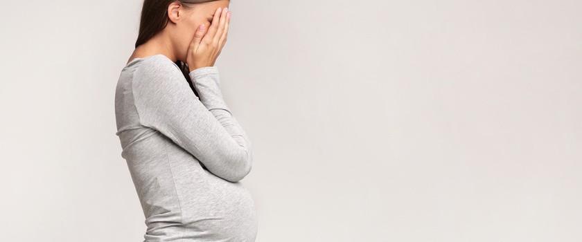 Kobieta w ciąży w strachu przed ciążą
