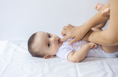 Perły Epsteina – przyczyny i leczenie torbieli dziąsłowych u dziecka