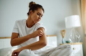 pokrzywka cholinergiczna, alergia na pot