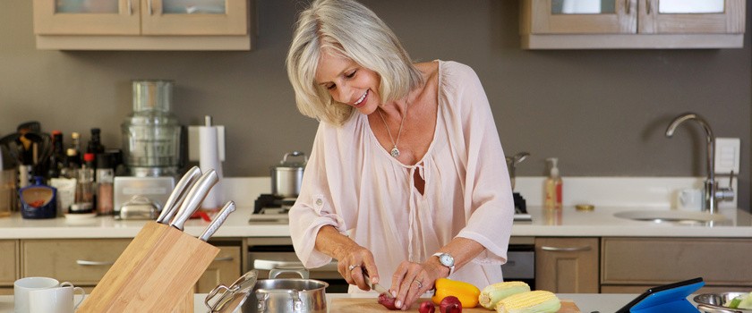 Tyjesz podczas menopauzy? Sprawdź, jak powinna wyglądać Twoja dieta