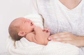 Zespół kociego krzyku - płaczące niemowlę