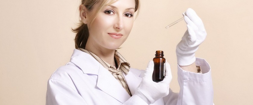 Serum, czyli kosmetyk do zadań specjalnych. Czy warto stosować?