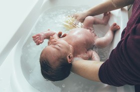 Kąpiel noworodka &#8211; 7 ważnych zasad