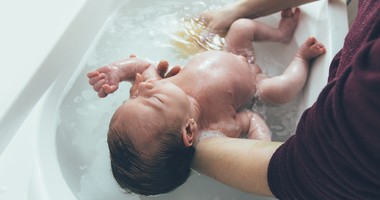 Kąpiel noworodka &#8211; 7 ważnych zasad