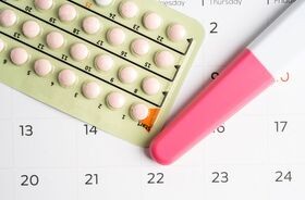 Tabletki antykoncepcyjne jednoskładnikowe a tabletki antykoncepcyjne dwuskładnikowe.