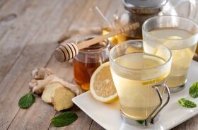 napar z imbiru, cytryny i miodu, co pić na przeziębienie, napój na przeziębienie