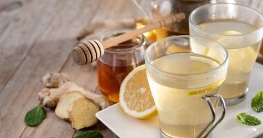 napar z imbiru, cytryny i miodu, co pić na przeziębienie, napój na przeziębienie