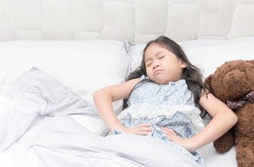 Wymioty u dziecka i niemowlaka, jak sobie z nimi poradzić?