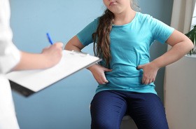 Jak nadwaga wpływa na proces dojrzewania płciowego u dziewczynek?
