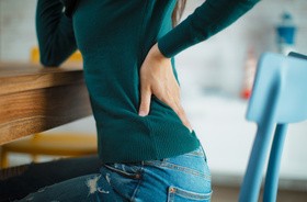 Ból kręgosłupa lędźwiowego — przyczyny i leczenie
