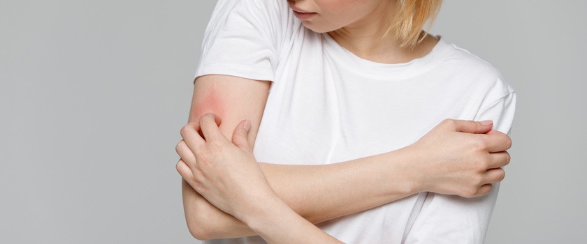 Atopowe zapalenia skóry u dzieci i u dorosłych – objawy i leczenie. Pielęgnacja skóry z AZS