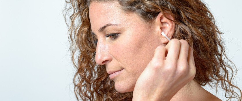 Płukanie uszu – czy czyszczenie uszu domowymi sposobami jest bezpieczne?
