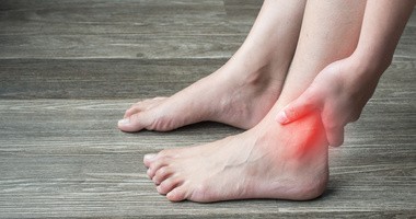 Opuchnięte kostki u nóg – przyczyny i domowe sposoby na opuchliznę kostek