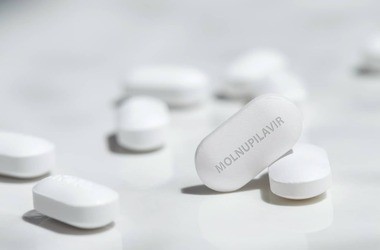 molnupiravir w tabletkach
