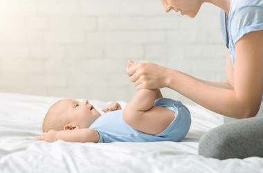 Dysplazja stawu biodrowego – przyczyny i objawy. Leczenie wady wrodzonej stawu biodrowego