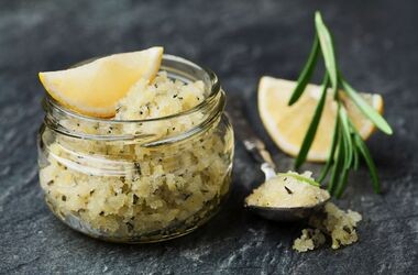 10 przepisów na domowy peeling prosto z kuchni