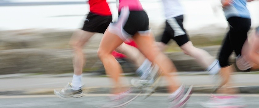 Chciałbym wystartowac w maratonie dbam o zdrowie. jakie preparaty wzmacniajace powinienem uzywac w trakcie okresu treningowego, w trakcie maratonu i po jego zakonczeniu?