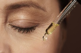 Stosowanie kosmetyków z prebiotykami i probiotykami na skórę twarzy