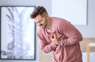 zawał serca, mężczyzna z zawałem, czynniki ryzyka zawału serca i udaru