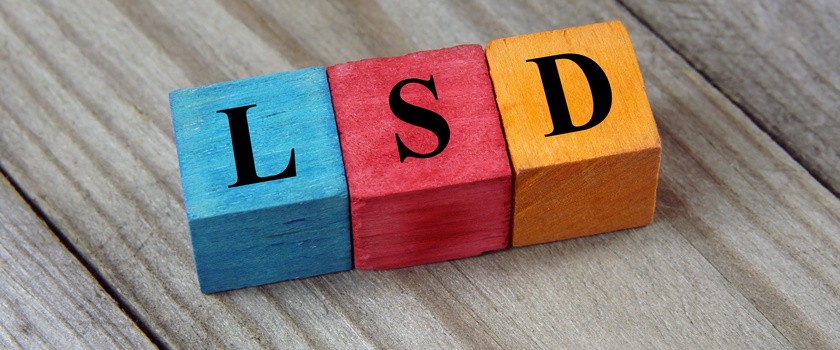 LSD – co się dzieje z człowiekiem po zażyciu narkotyku?