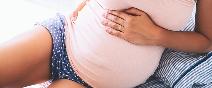 Wzdęcia i gazy w ciąży – jak sobie z nimi poradzić?