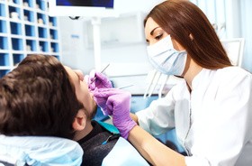 Ukruszony ząb - przyczyny i leczenie