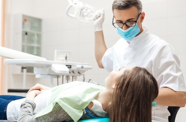 Chirurgia szczękowo-twarzowa a chirurgia stomatologiczna