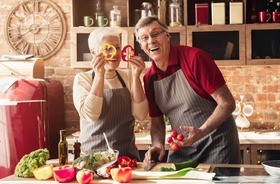 Dieta po 60. roku życia dla kobiet i mężczyzn – jak powinna wyglądać? Jak schudnąć po sześćdziesiątce?`