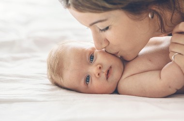 Skoki rozwojowe dziecka – z czego wynikają i jak sobie z nimi radzić?