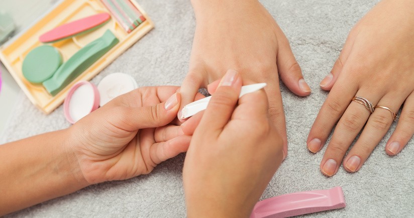 Manicure japoński krok po kroku – jak wykonać P. Shine? Efekty, przeciwwskazania, cena