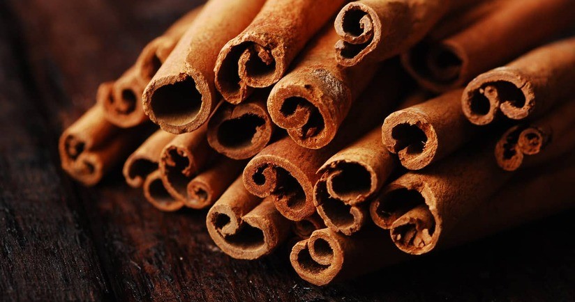 Cynamon – właściwości i zastosowanie. Na co pomaga? Czy jest zdrowy?