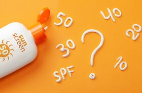 SPF i PPD – co określają te współczynniki? Jak prawidłowo stosować kremy z filtrami przeciwsłonecznymi?