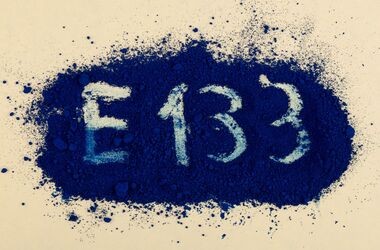 Błękit brylantowy E133 - to niebieski barwnik, w postaci proszku.