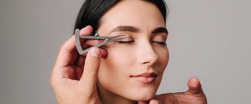 opadająca powieka, opadanie powiek, ćwiczenia na opadającą powiekę, pomiar opadającej powieki