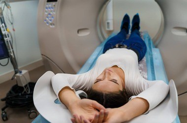 Tomografia komputerowa (TK) klatki piersiowej – jak wygląda badanie?