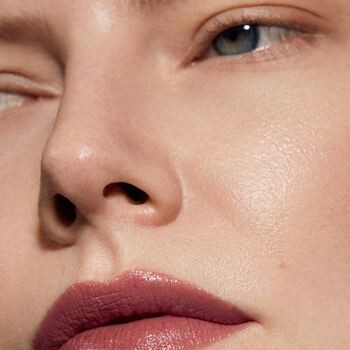 Madara Satin Shine Lipstick, pomadka do ust w sztyfcie, Charisma 503, 3,8 g