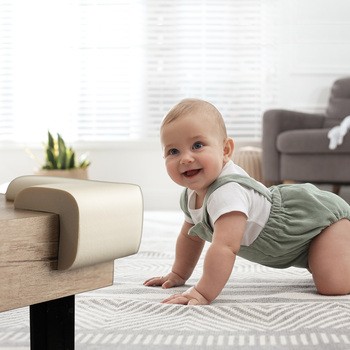 Sipo, piankowe zabezpieczenia narożników mebli, kolor kremowy, 4 szt.