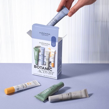 Zestaw Madara Botanic Activist, serum przeciwzmarszczkowe, 15 ml + serum naturalne, 15 ml + maska peelingująca, 17 ml + krem z witaminą C, 15 ml